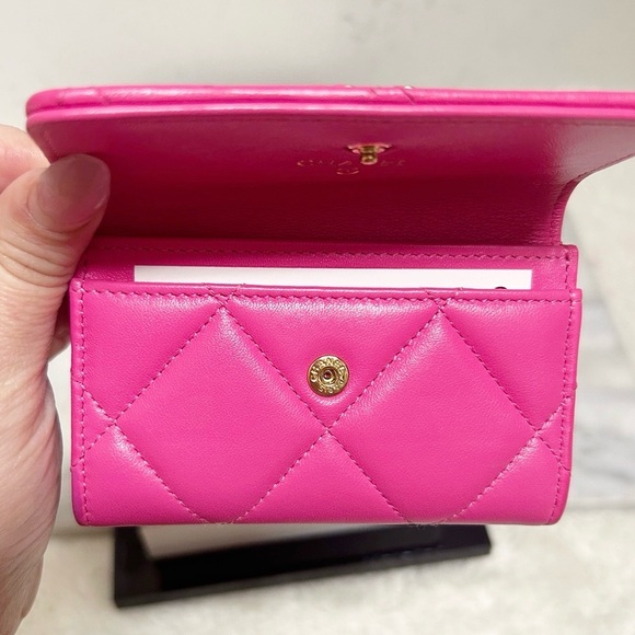 Authentic Chanel 19 Barbie Pink CC Card Wallet - Picture 5 of 13